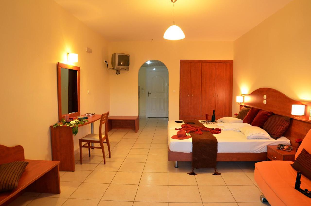 Belussi Beach Hotel & Suites Psarou  Room photo